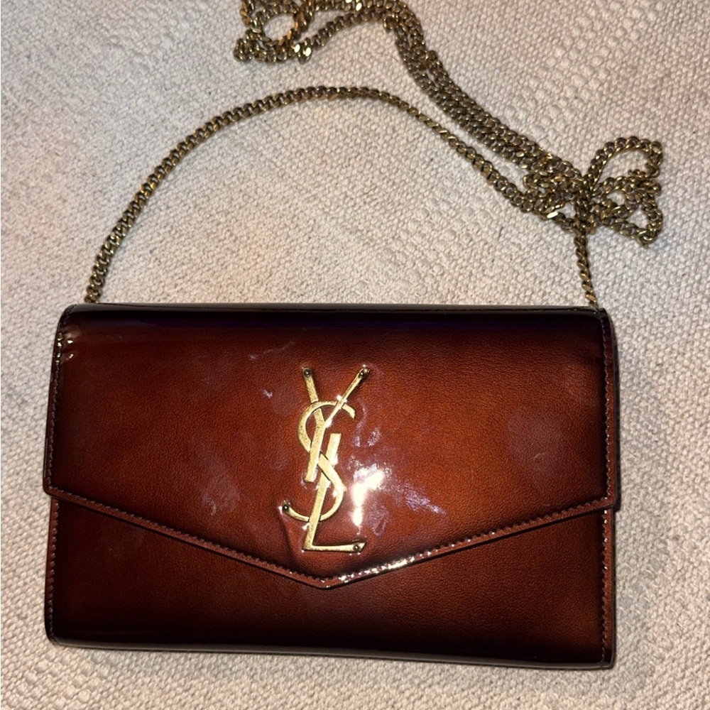 Saint Laurent Cassandre Uptown Patent Leather Envelope Wallet on a Chain. - Picture 4 of 9